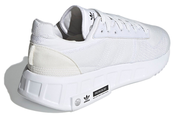 Shop adidas originals Geodiver Primeblue 白色

For Taiwanese audience: adidas originals 地理潛水者 Primeblue 白色