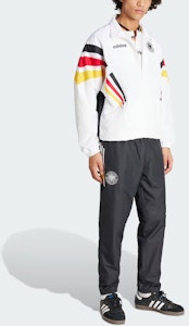 adidas 德國 1996 復古足球風運動外套 黑白款式 IT7752 Purchase adidas 德國 1996 復古足球風運動外套 黑白款式 IT7752