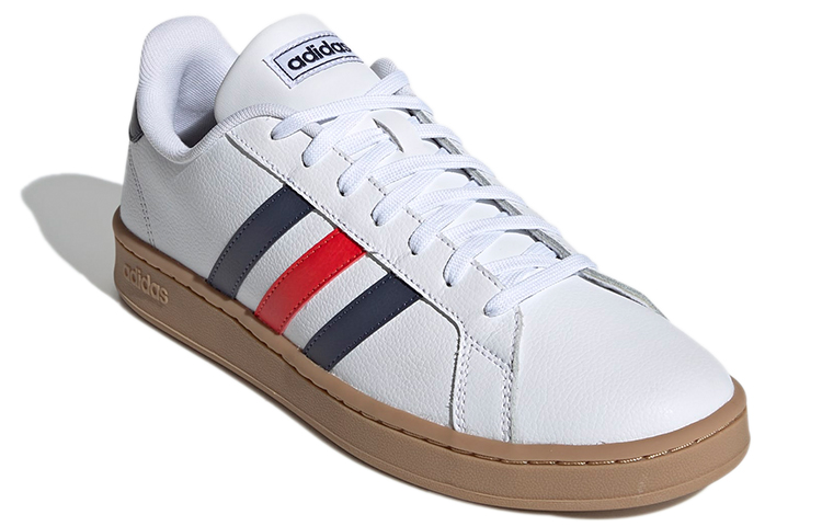 Lookbook 阿迪达斯 Grand Court '主动红' EE7888