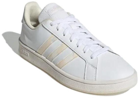 adidas Grand Court 'Versatile Low Putih' GY9412 Lookbook adidas Grand Court 'Versatile Low Putih' GY9412