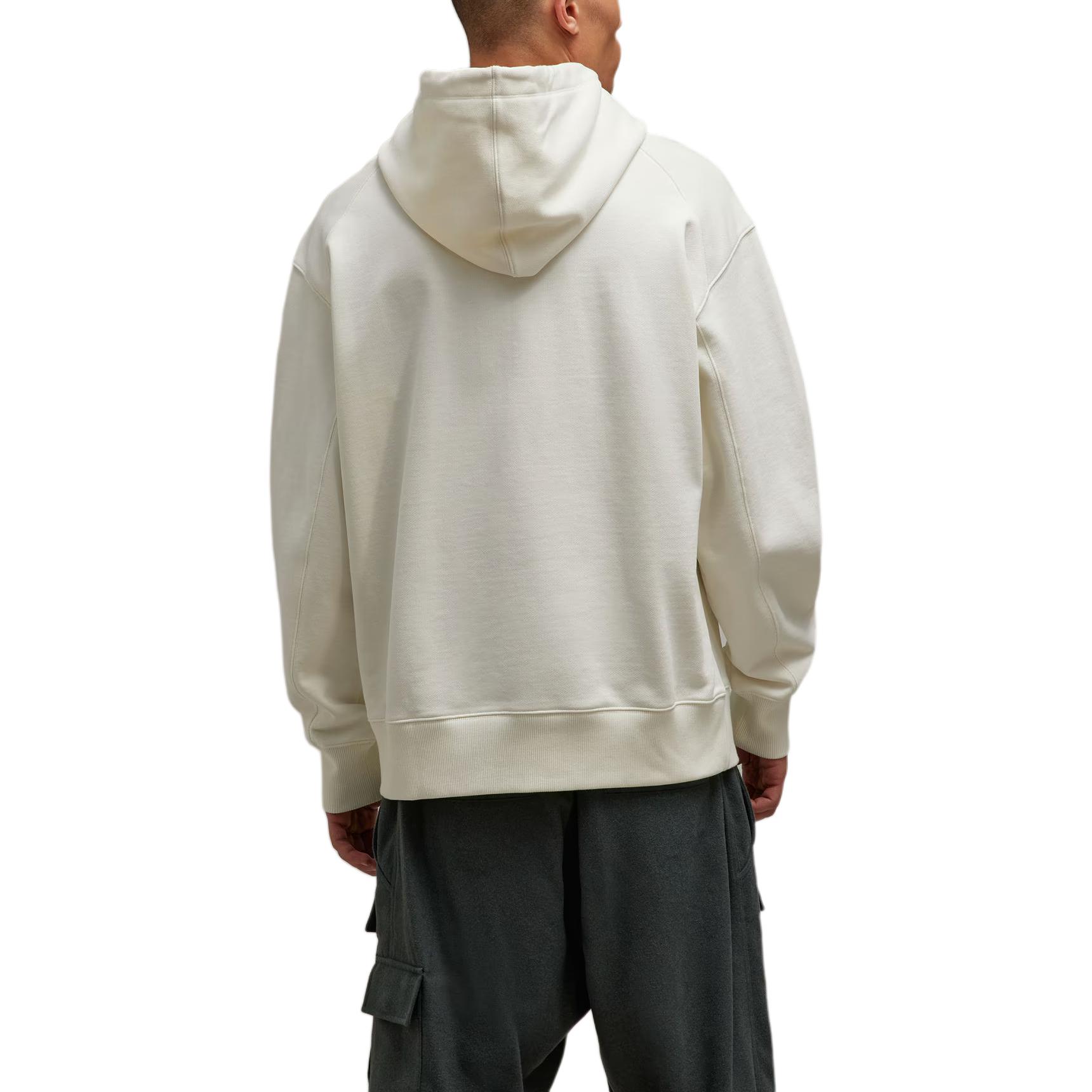 Lookbook 阿迪达斯白色休闲连帽衫男女通用款徽标图案卫衣 IT7524