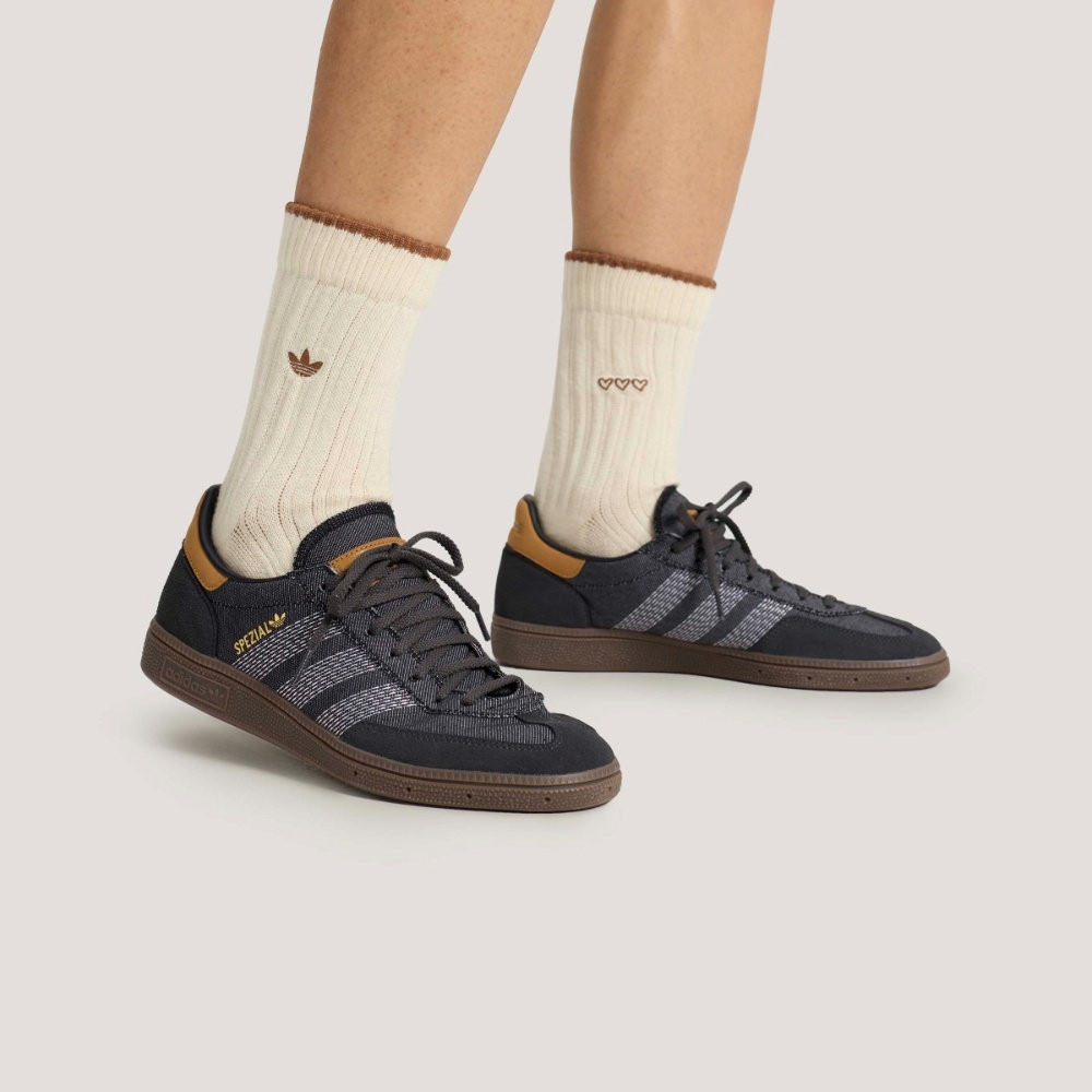 Shop ADIDAS HANDBALL SPEZIAL Kasut Santai HP7131