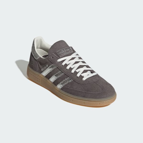 Shop (W) Adidas Handball Spezial Sepatu Charcoal/Silver Metallic/Gum. HQ0268