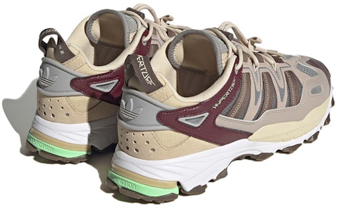 adidas Hyperturf Adventure 'Sand Strata Shadow Red' dalam Warna Pasir dan Merah. HQ6605 Shop adidas Hyperturf Adventure 'Sand Strata Shadow Red' dalam Warna Pasir dan Merah. HQ6605