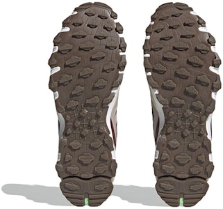 adidas Hyperturf Adventure 'Sand Strata Shadow Red' dalam Warna Pasir dan Merah. HQ6605 Details for adidas Hyperturf Adventure 'Sand Strata Shadow Red' dalam Warna Pasir dan Merah. HQ6605