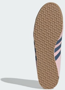 阿迪达斯意大利70年代时尚潮流运动鞋粉色/墨色/生胶 JQ6891 Lookbook 阿迪达斯意大利70年代时尚潮流运动鞋粉色/墨色/生胶 JQ6891