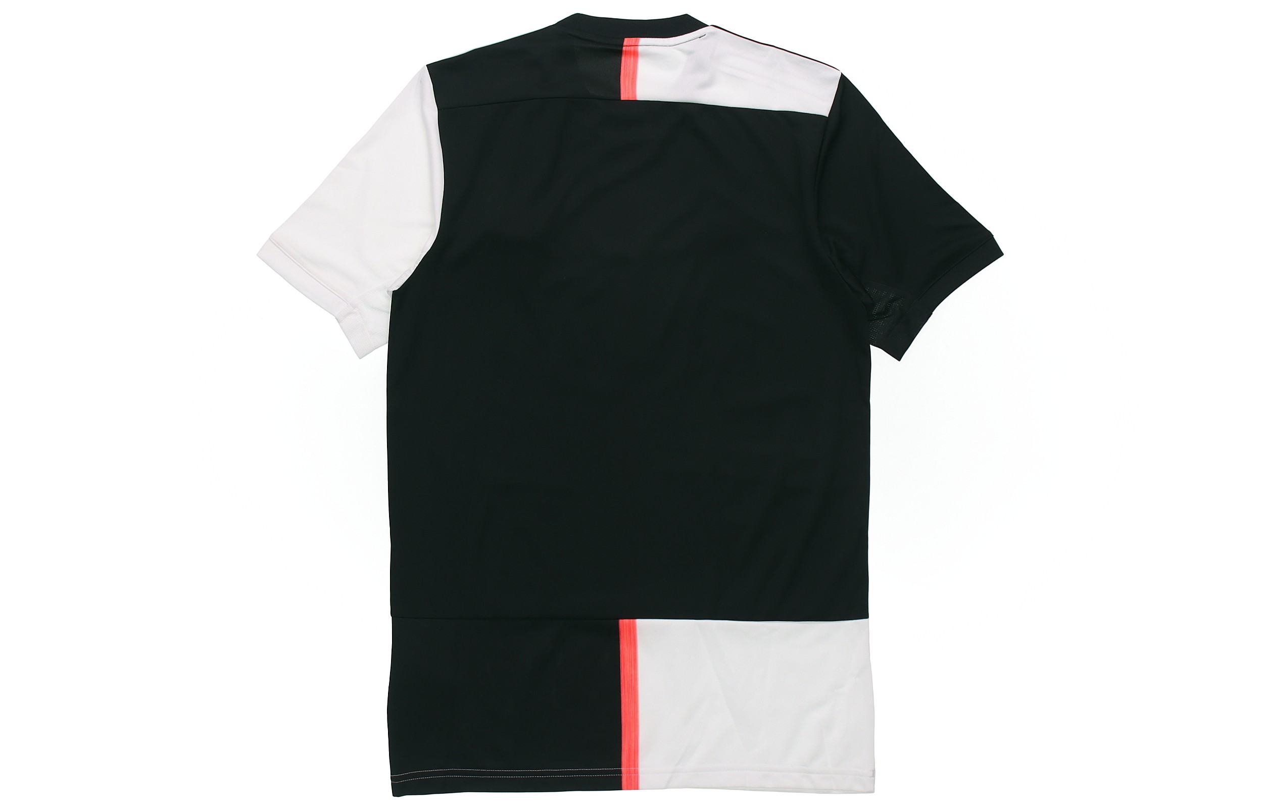 Lookbook adidas 尤文圖斯主場球衣足球T恤 DW5455