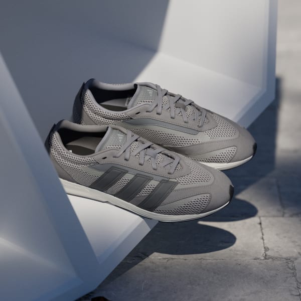 Shop 아디다스 라이트블레이즈 LP 신발 그레이 쓰리/그레이 포/그레이 투 JQ1227
