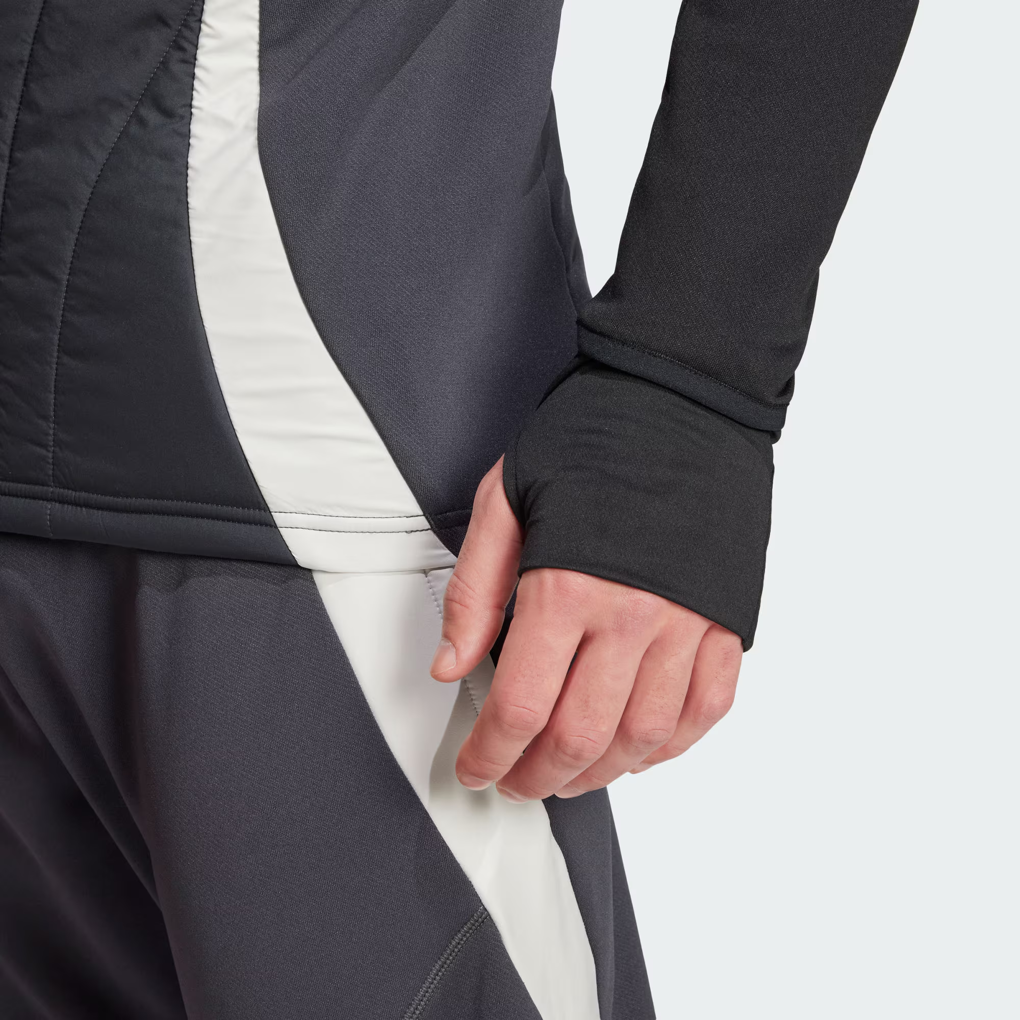 Details for アディダス マンチェスターユナイテッド ティロ24 AEROREADY トレーニングハーフジップスウェット ブラック IS8090