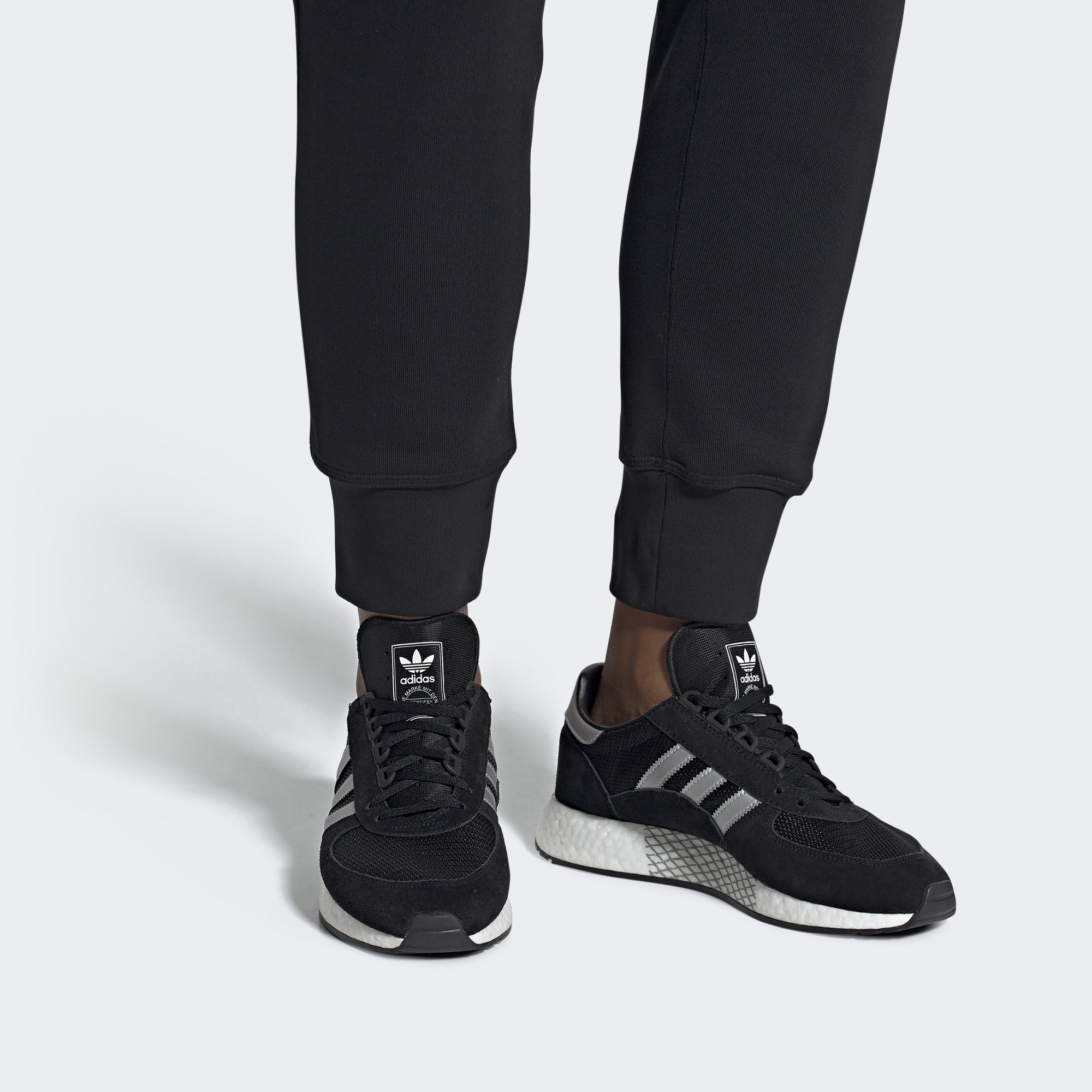 Sizing adidas Marathon 5923 'Never Made Pack - Hitam' G27858