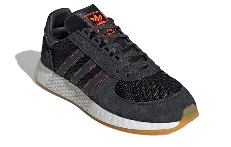 Lookbook adidas MARATHON TECH Kasut Lari EE6453