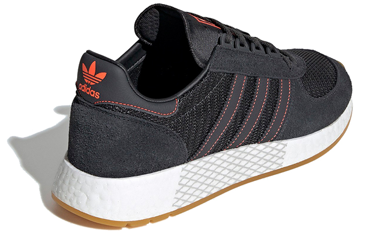 Shop adidas MARATHON TECH Kasut Lari EE6453