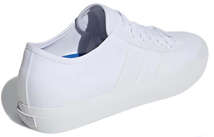 Shop Adidas Originals Matchcourt Remix 簡約舒適休閒 低幫 板鞋 男款 白色