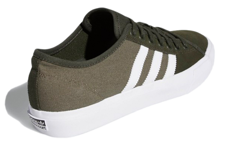 Shop adidas originals Matchcourt Rx 輕便低幫板鞋 綠白