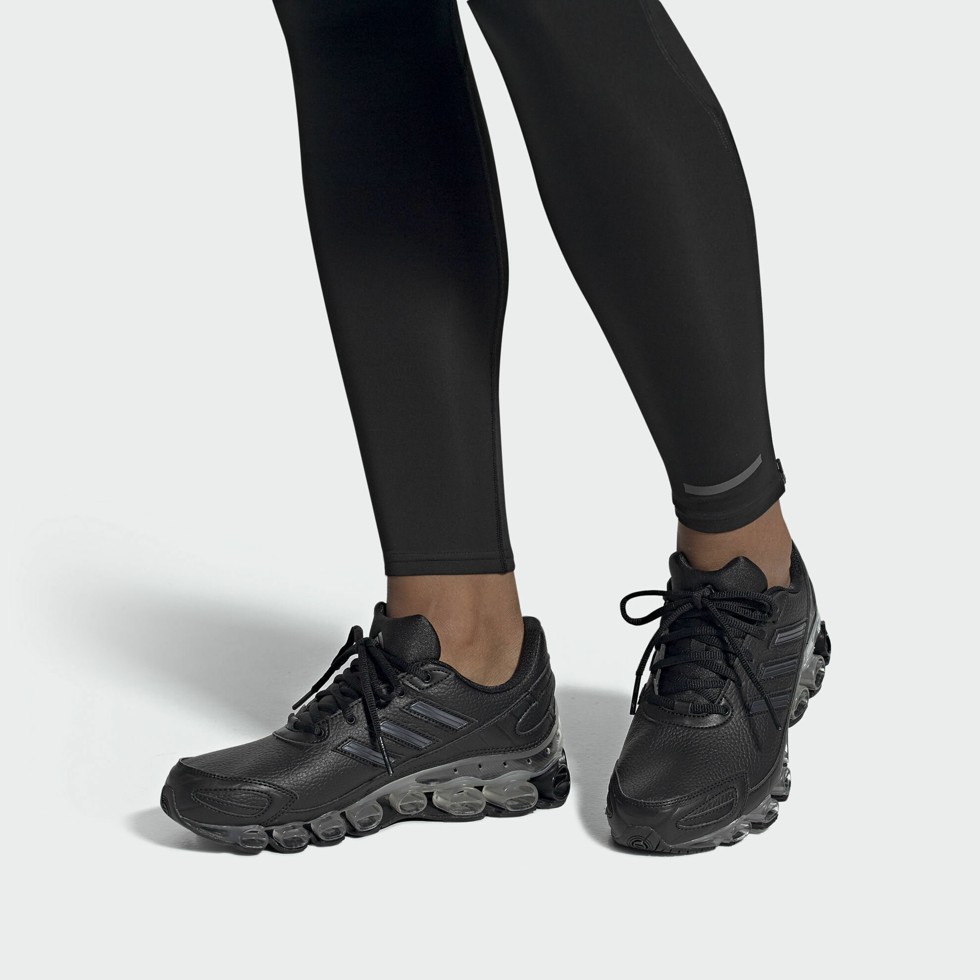 Sizing adidas Microbounce ''Schwarz Leuchtend'' FW7771