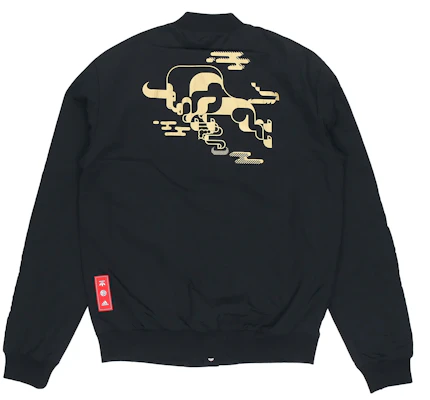 adidas MUFC CNY Bomber Jacket Hitam Edisi Tahun Baru Cina Gaya Bola Sepak GU6960 Lookbook adidas MUFC CNY Bomber Jacket Hitam Edisi Tahun Baru Cina Gaya Bola Sepak GU6960
