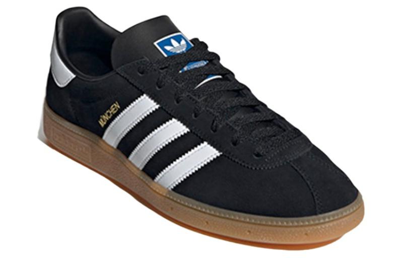 Lookbook adidas München ''Zwart Gum'' FX5664