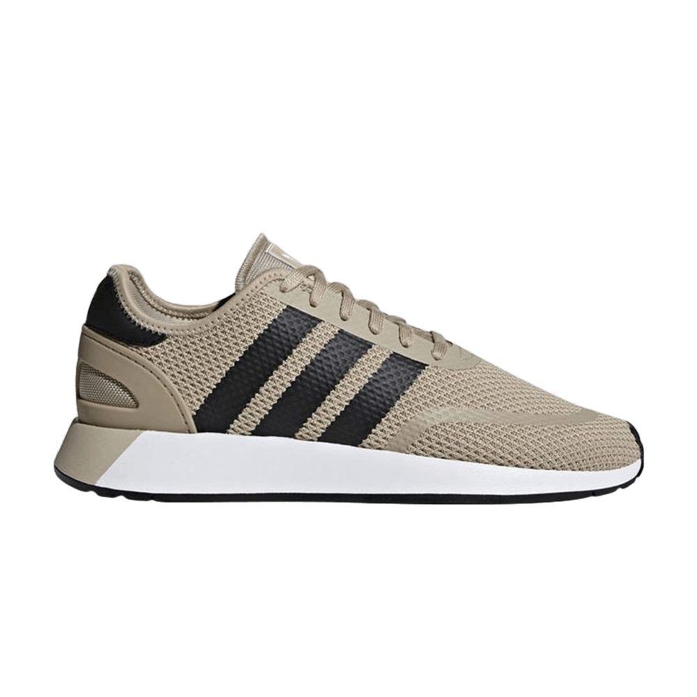 aq0267 adidas