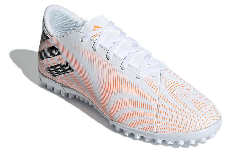Lookbook adidas Nemeziz .4 TF Gazon Blanc/Orange/Noir FW7347