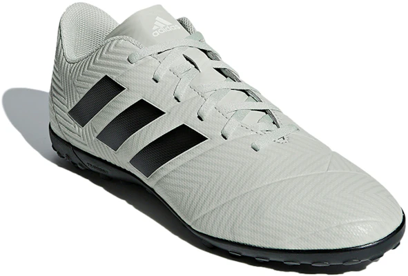 阿迪達斯 Nemeziz Tango 18.4 TF 灰黑色 Lookbook 阿迪達斯 Nemeziz Tango 18.4 TF 灰黑色