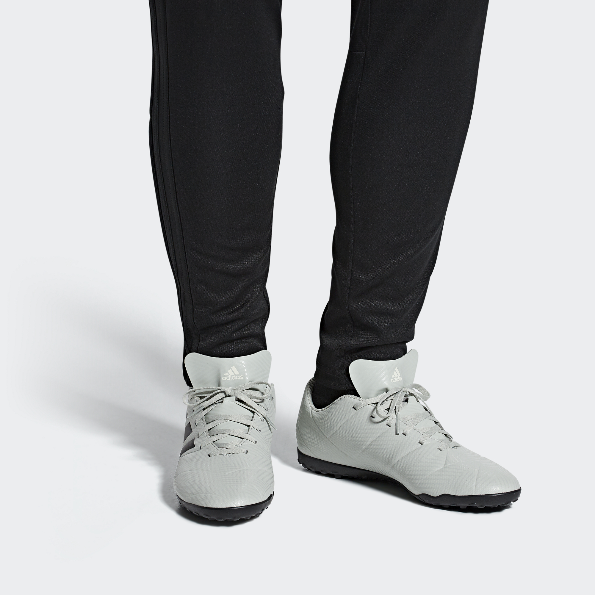 Sizing 阿迪達斯 Nemeziz Tango 18.4 TF 灰黑色