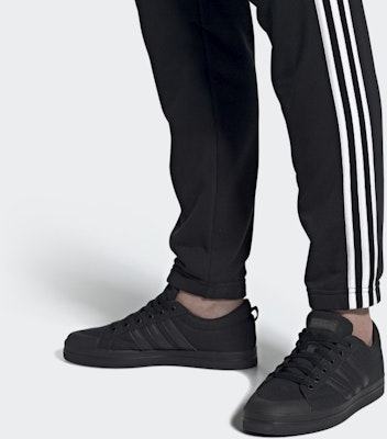 adidas neo Bravada Sepatu Skate Retro Low Top Unisex Hitam FW2883 Sizing adidas neo Bravada Sepatu Skate Retro Low Top Unisex Hitam FW2883