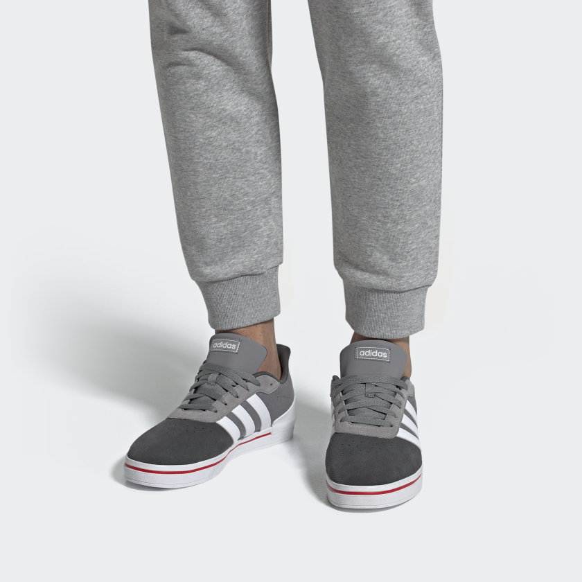Sizing adidas neo Heawin Grau/Rot EE9721
