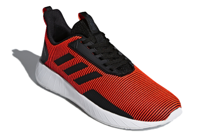 Lookbook adidas neo Questar Drive ''Rot Schwarz'' DB1571
