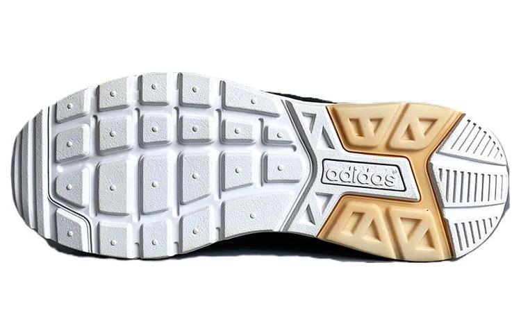 Shop adidas 圓頭舒適 防滑減震 低筒 生活休閒鞋 男款 黑色