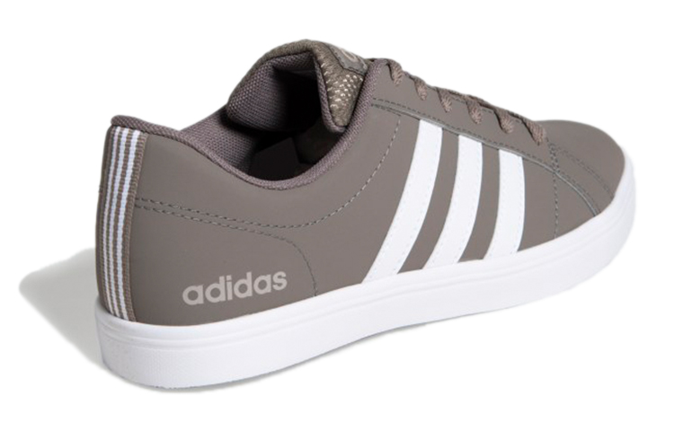 Shop adidas neo Vs Pace 低筒 板鞋 男款 棕色