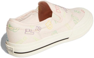 adidas originals Nizza Rf Slip 滿印字母 低筒休閒板鞋 米粉色 Shop adidas originals Nizza Rf Slip 滿印字母 低筒休閒板鞋 米粉色