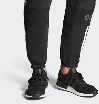 阿迪达斯 NMD_R1 '黑色碳' FV8152 Sizing 阿迪达斯 NMD_R1 '黑色碳' FV8152
