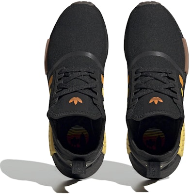 NMD_R1 ブラッククレイストラタ (NMD_R1 Burakku Kurei Surata) HQ4561 Shop NMD_R1 ブラッククレイストラタ (NMD_R1 Burakku Kurei Surata) HQ4561