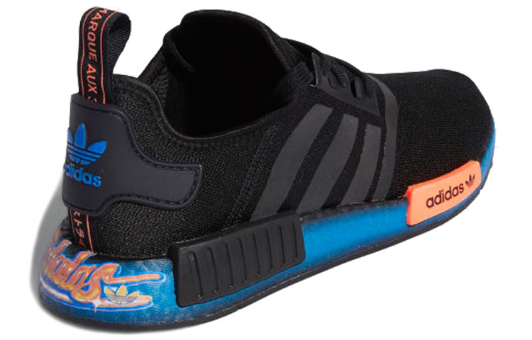 Lookbook 아디다스 NMD_R1 '그라피티 - 블랙 블루버드' FV8524