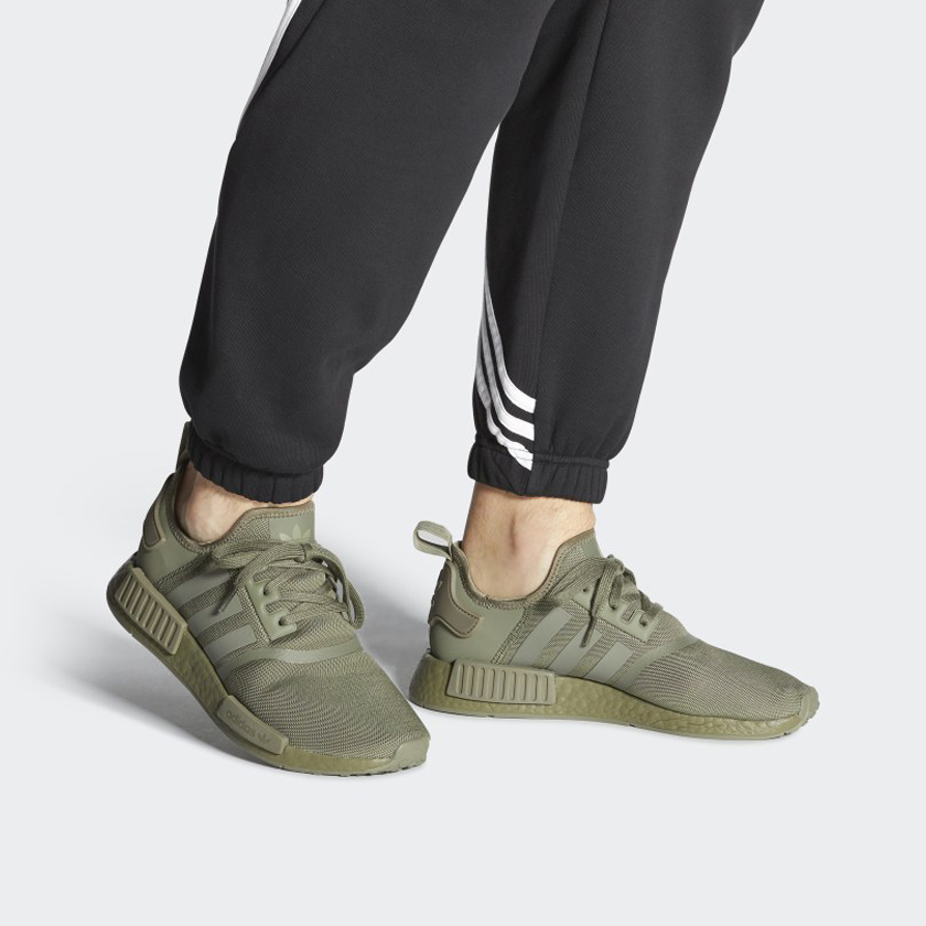 Shop adidas Originals NMD_R1 橄欖綠色