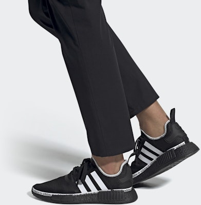 アディダス NMD_R1 ロゴストリップ (コアブラック) FV8729 Sizing アディダス NMD_R1 ロゴストリップ (コアブラック) FV8729