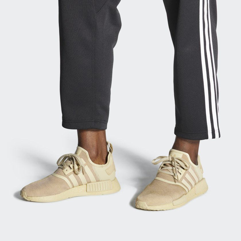 Shop 阿迪达斯 NMD_R1 'Savannah' FW6416