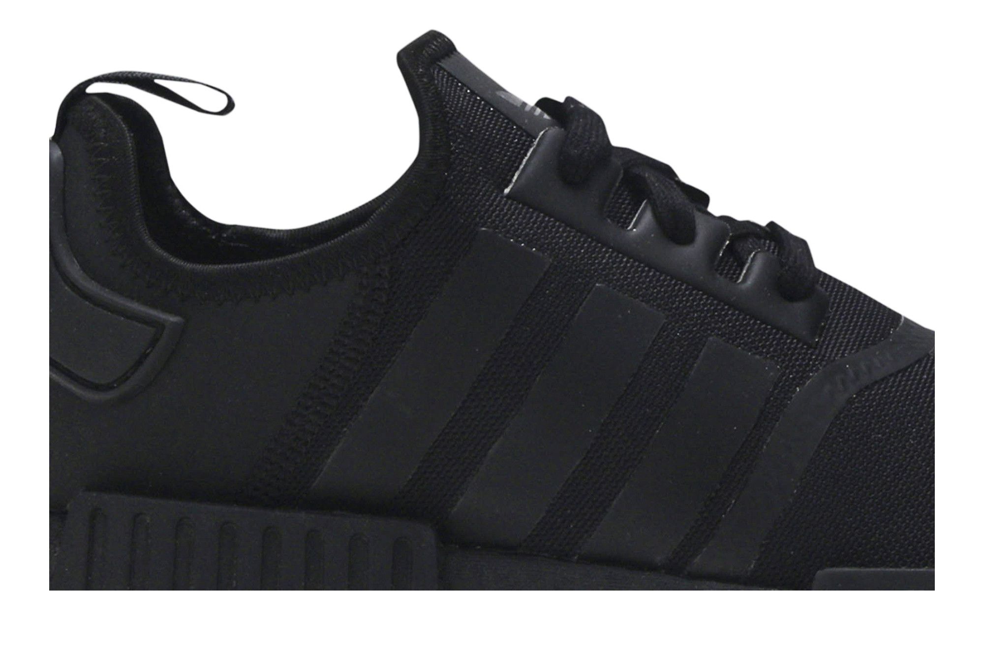 Lookbook 阿迪达斯 NMD_R1 '全黑' FV9015