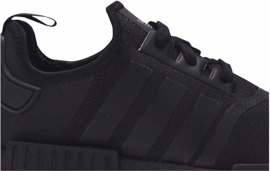阿迪达斯 NMD_R1 '全黑' FV9015 Lookbook 阿迪达斯 NMD_R1 '全黑' FV9015