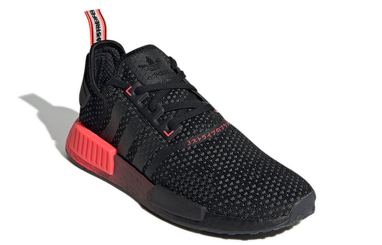 Lookbook 阿迪达斯 NMD_R1 针织款 '黑色信号粉' FV1738