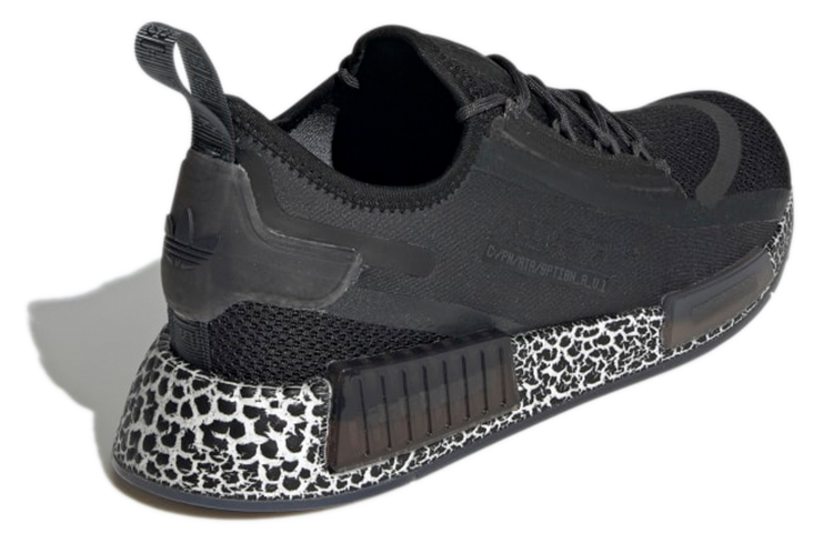 Shop 阿迪达斯 NMD_R1 Spectoo "黑碳" GZ9265