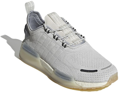 アディダス NMD_R1 V3 グレーヘイローシルバー GX2090 Lookbook アディダス NMD_R1 V3 グレーヘイローシルバー GX2090