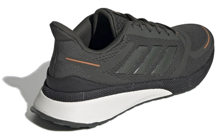 Lookbook adidas Nova Run Khaki Zwart EE9259