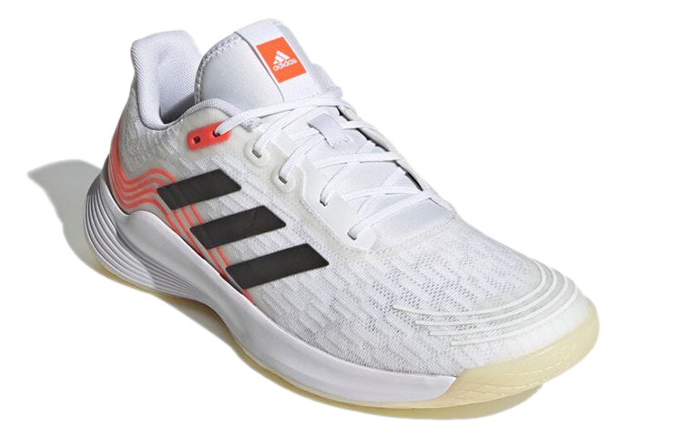 Lookbook adidas Novaflight Tokyo Volleyball 舒適輕便 低筒網球鞋 白黑紅