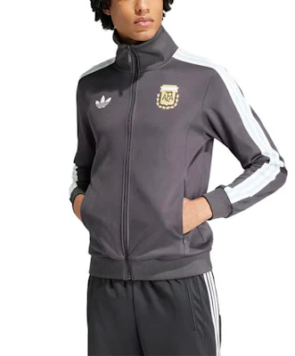 adidas Originals 1994 World Cup Argentina Retro Jaket Trek Hitam IU2155 Lookbook adidas Originals 1994 World Cup Argentina Retro Jaket Trek Hitam IU2155