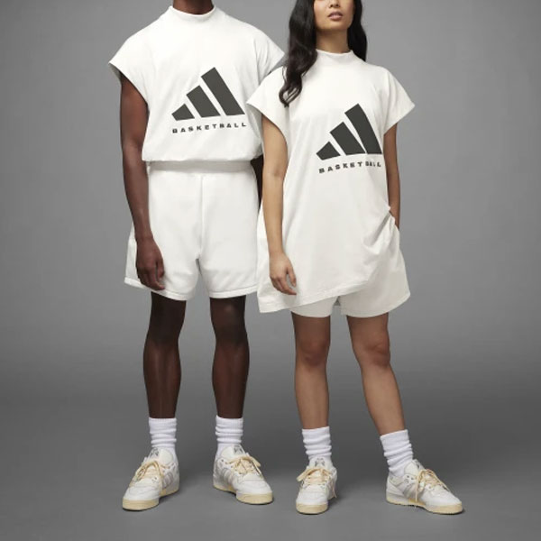 Shop Camiseta Sin Mangas Unisex Blanca adidas Originals 2023 Logo Gráfico. IA3443