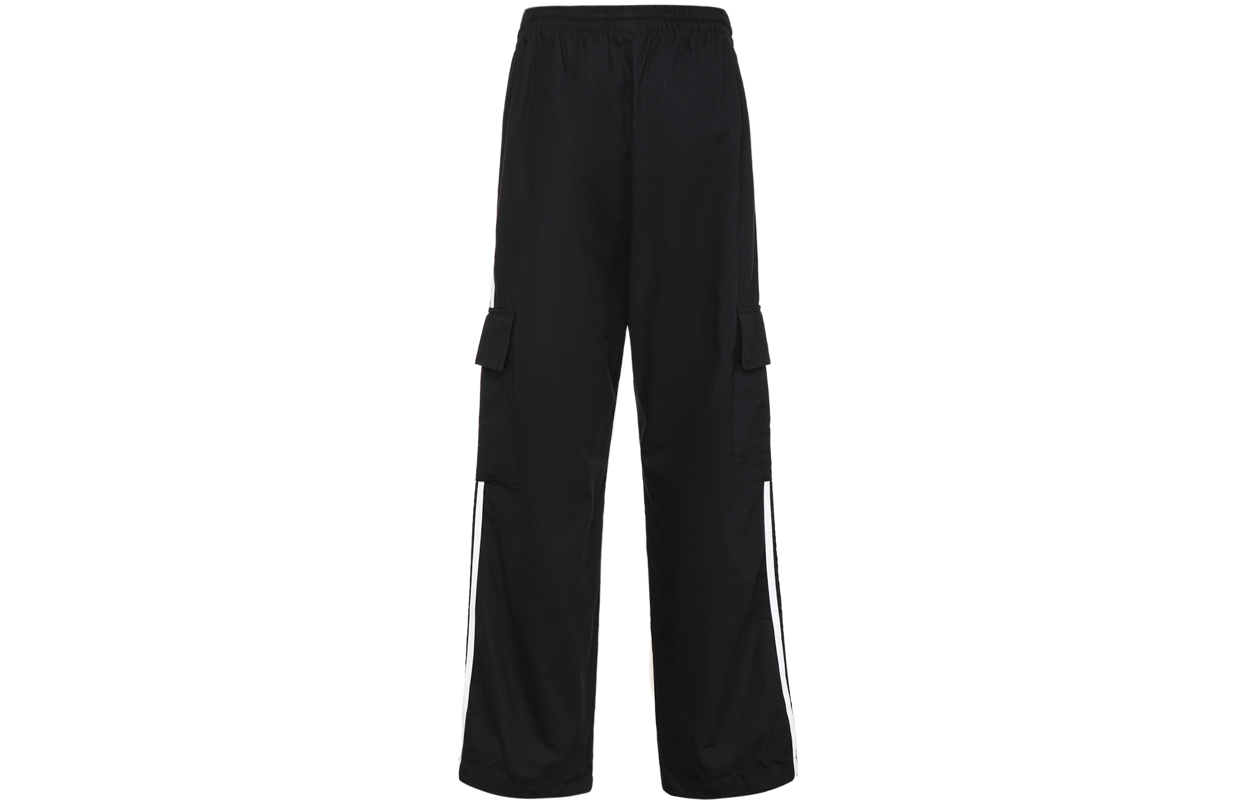 Shop adidas Originals 三條紋多口袋運動長褲 黑色運動休閒褲。 H09117