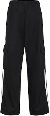 adidas Originals 三條紋多口袋運動長褲 黑色運動休閒褲。 H09117 Shop adidas Originals 三條紋多口袋運動長褲 黑色運動休閒褲。 H09117