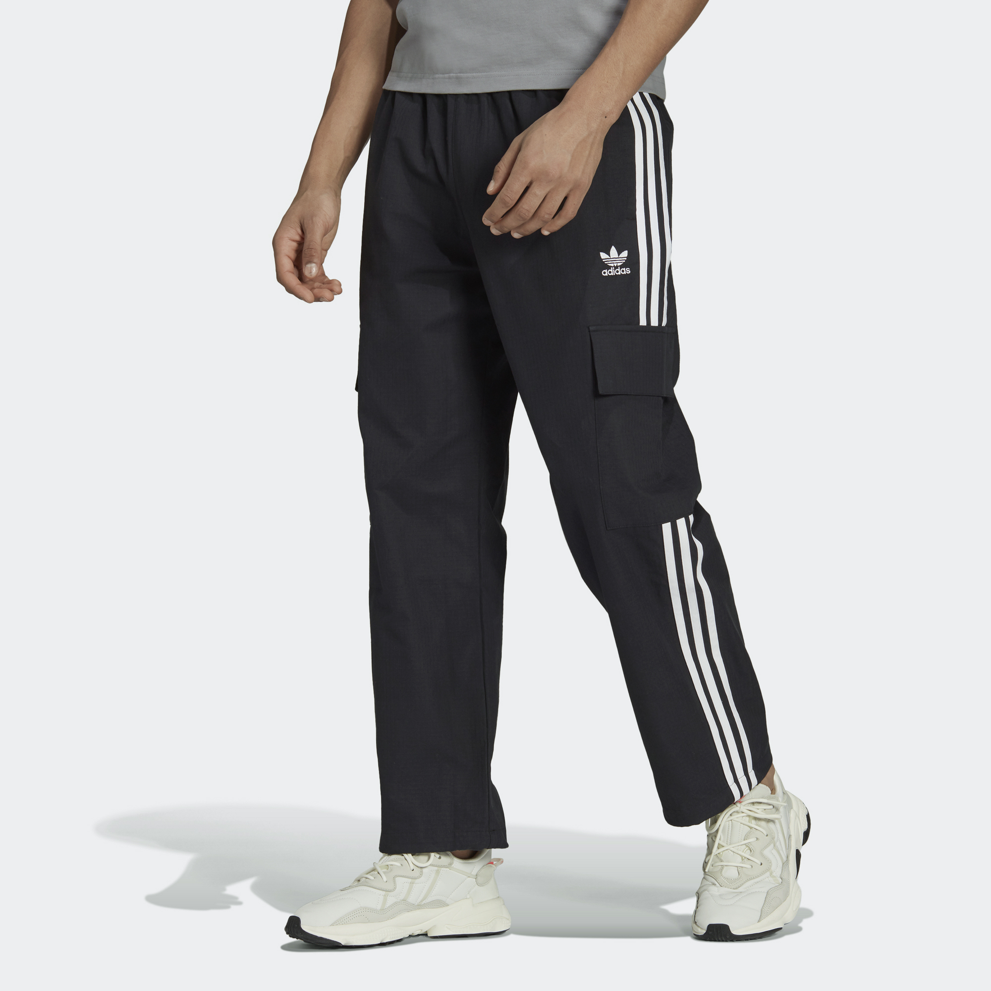 Details for adidas Originals 三條紋多口袋運動長褲 黑色運動休閒褲。 H09117