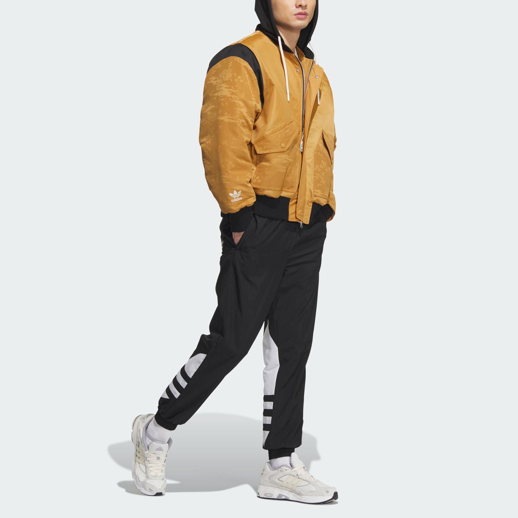 Shop アディダス オリジナルス × フェイフェイ・ルアン ブラウン プリント ジップフーディジャケット IX4233